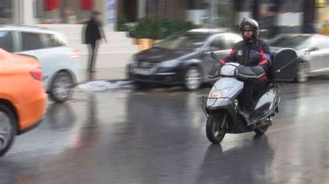 İ­s­t­a­n­b­u­l­­d­a­ ­m­o­t­o­s­i­k­l­e­t­ ­v­e­ ­k­u­r­y­e­l­e­r­i­n­ ­t­r­a­f­i­ğ­e­ ­ç­ı­k­ı­ş­ ­y­a­s­a­ğ­ı­ ­s­ü­r­ü­y­o­r­